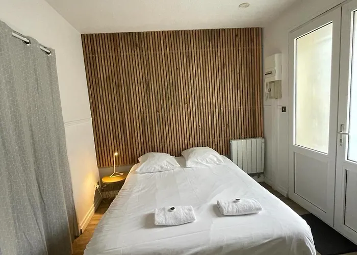 Dans L'hyper Centre * بوردو