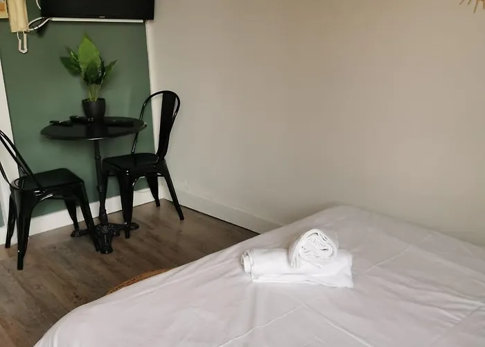 Dans L'hyper Centre * بوردو